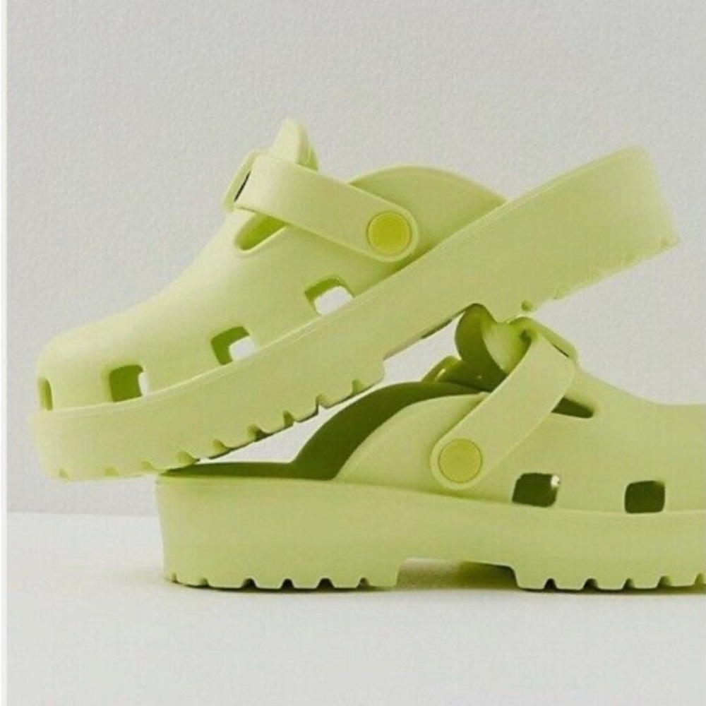 New Free People Women’s karlie Buckle Clog Mule Lime Green